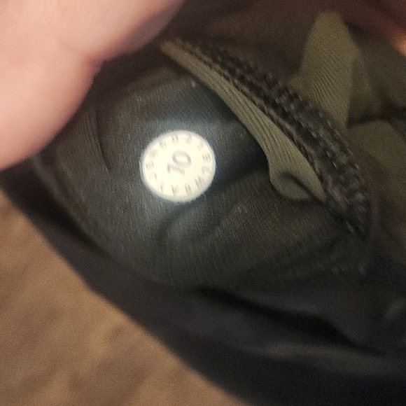 Lululemon Wunder Under Crop (High-Rise) *Full-On Luxtreme 21" Size 10 - Picture 4 of 6